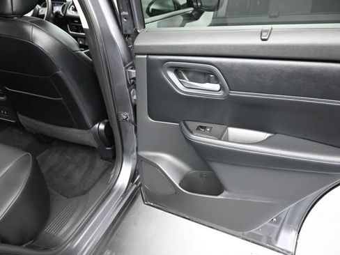 Used 2024 Nissan Rogue SV w/ SV Premium Package FWD image 19