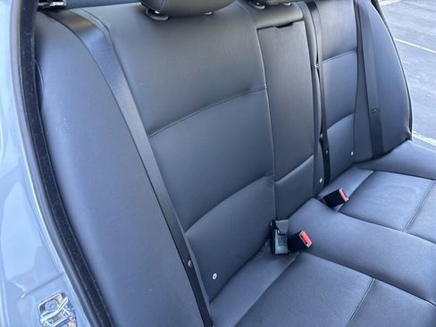 Used 2006 BMW 325i Sedan RWD image 32