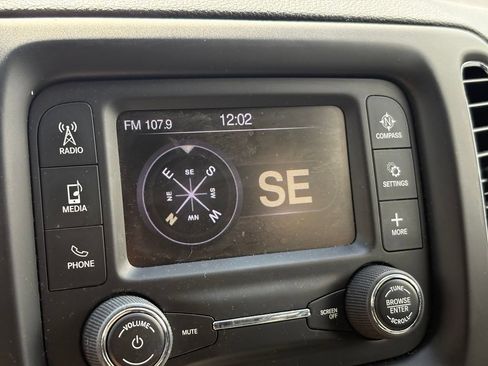 Used 2017 Jeep Compass Latitude w/ Cold Weather Group AWD/4WD image 15