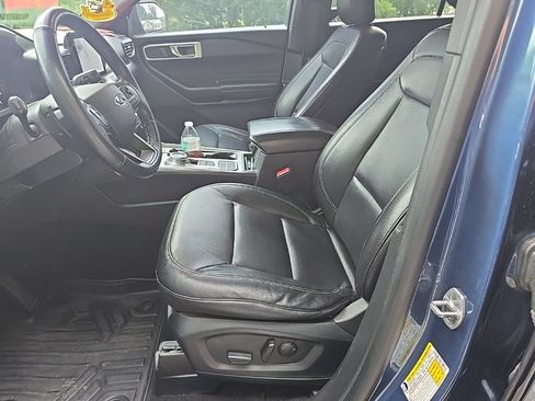 Used 2020 Ford Explorer XLT w/ Equipment Group 202A RWD image 2