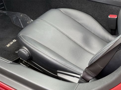 Used 2025 MAZDA MX-5 Miata RF Grand Touring image 16