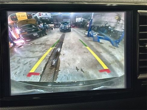 Used 2024 Chrysler Pacifica Touring-L image 14