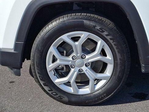 Used 2024 Jeep Compass Latitude AWD/4WD image 8