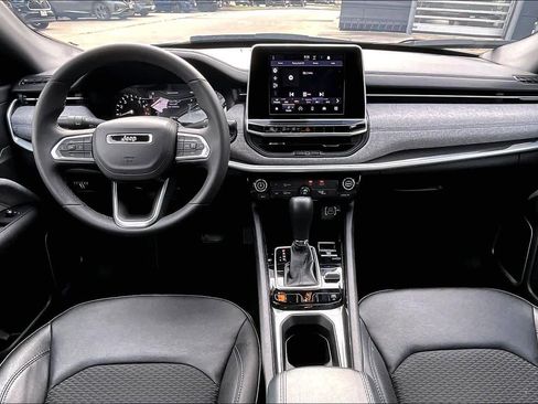 Used 2025 Jeep Compass Latitude image 15