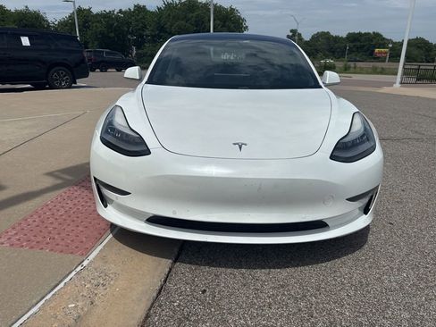 Used 2018 Tesla Model 3 Mid Range RWD image 2