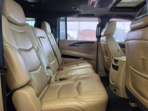 Used 2019 Cadillac Escalade ESV Platinum AWD/4WD image 27
