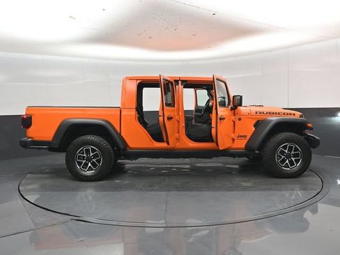 Used 2025 Jeep Gladiator Rubicon w/ Convenience Group AWD/4WD image 54