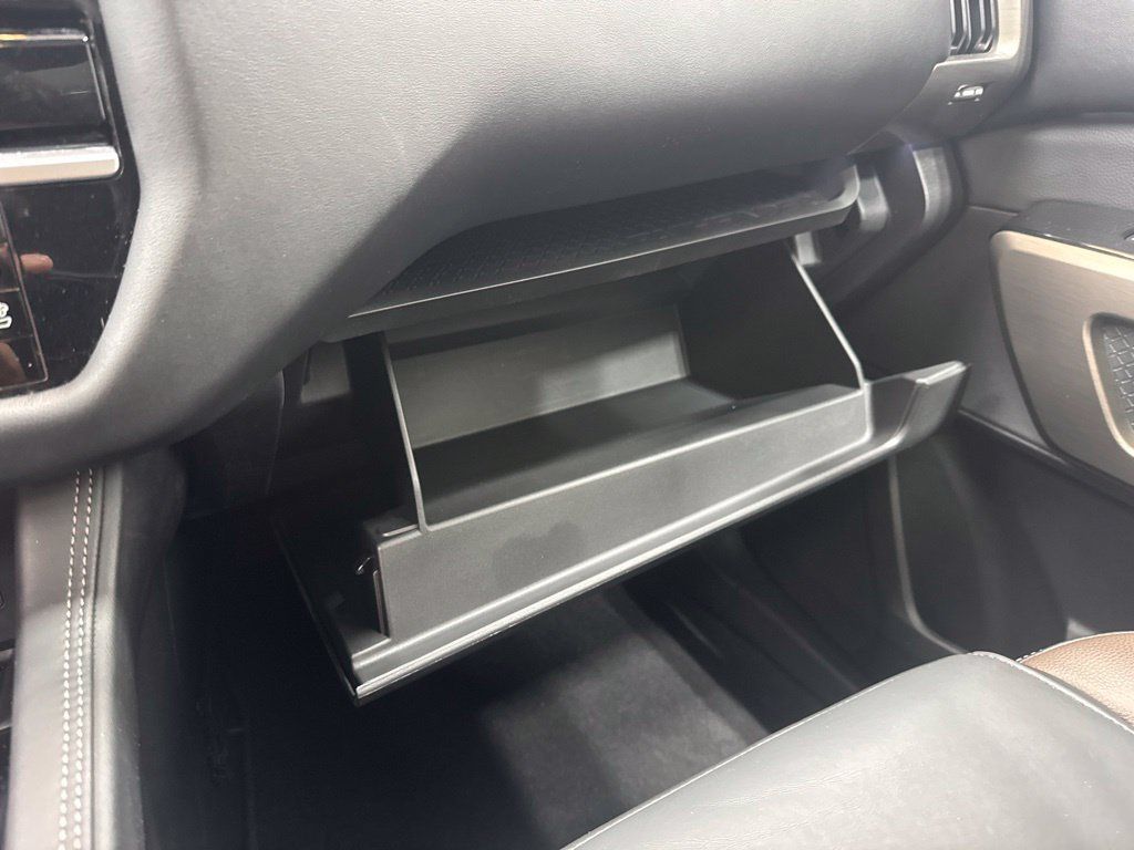 Used 2025 Nissan Pathfinder Platinum FWD image 31