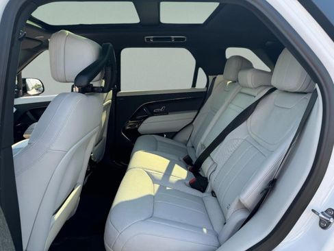 Used 2025 Land Rover Range Rover Sport SE image 8