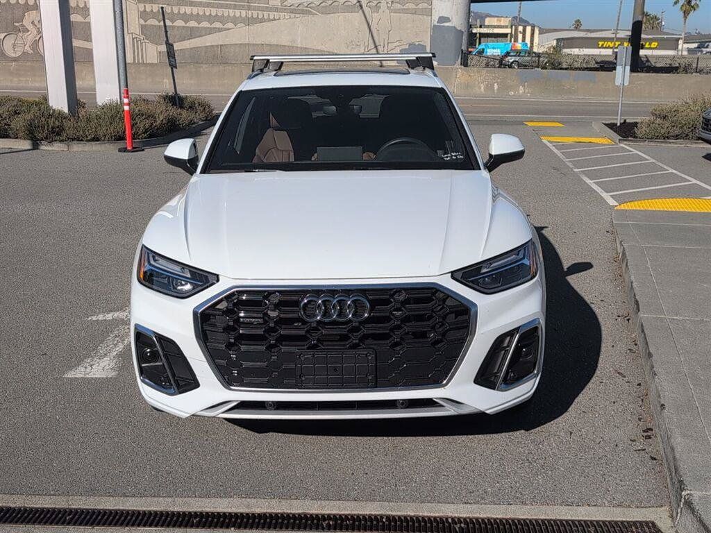 Used 2025 Audi Q5 e Premium AWD/4WD image 3