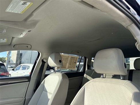 Certified 2022 Volkswagen Tiguan SE image 14