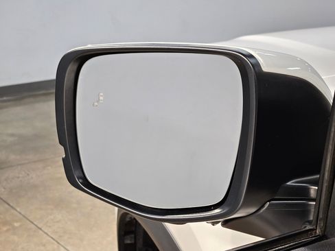 Used 2024 Honda Pilot Touring image 22