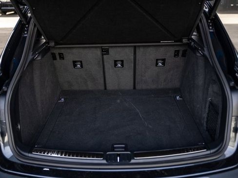 Certified 2025 Porsche Macan image 40