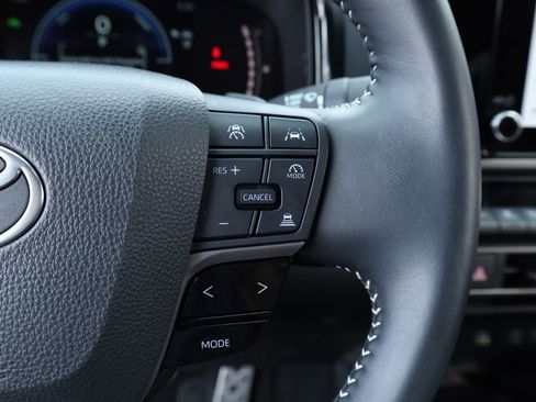 Used 2025 Toyota Camry SE image 26