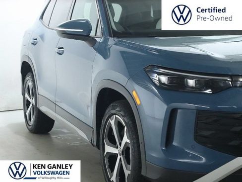 Used 2025 Volkswagen Tiguan SE AWD/4WD image 8