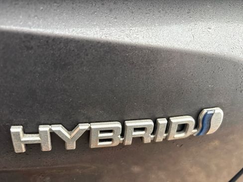 Used 2016 Toyota Prius Four Touring image 9