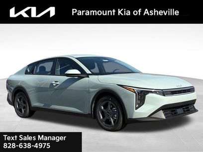 New 2025 Kia K4 LXS