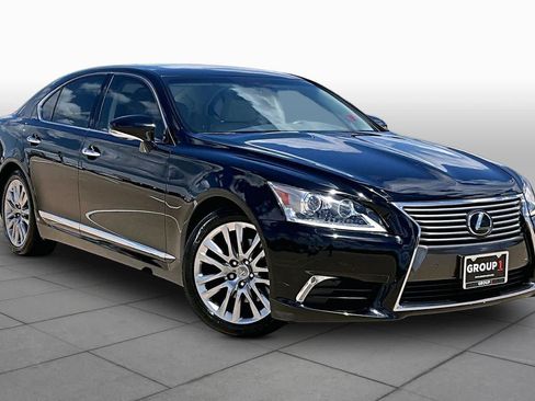 Used 2017 Lexus LS 460 w/ Comfort Package RWD image 3