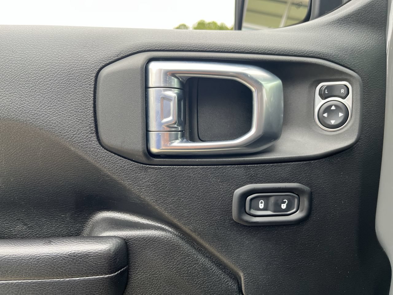 Used 2021 Jeep Wrangler Sport AWD/4WD image 19