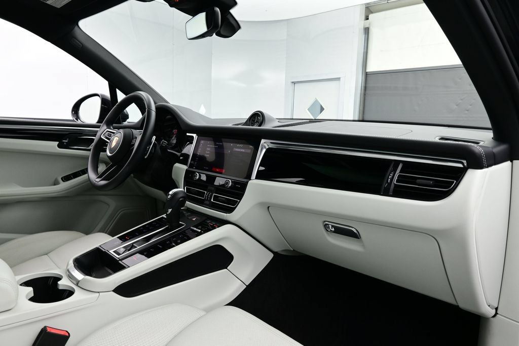 Certified 2023 Porsche Macan S AWD/4WD image 19