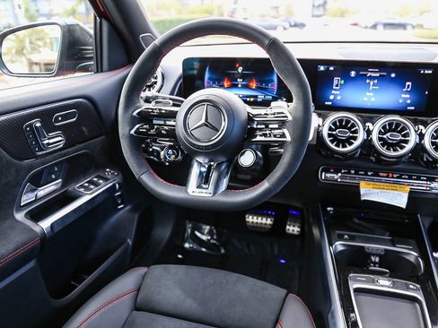 Used 2025 Mercedes-Benz GLB 35 AMG 4MATIC image 17