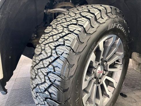 Used 2020 GMC Sierra 1500 AT4 w/ Off-Road Performance Package image 33