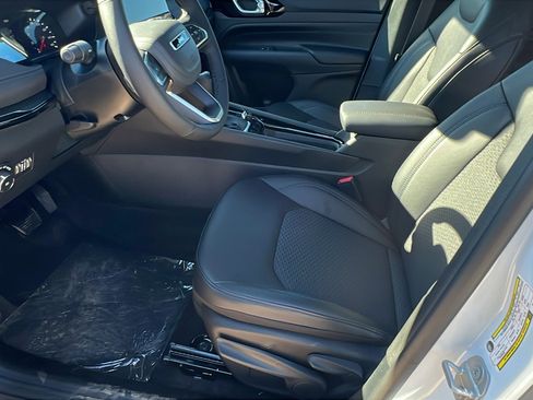 New 2026 Jeep Compass Latitude image 16