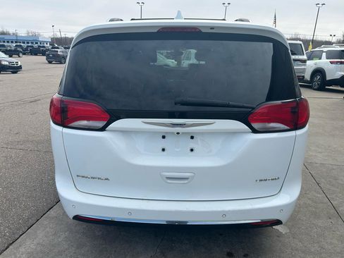 Used 2019 Chrysler Pacifica Limited image 6