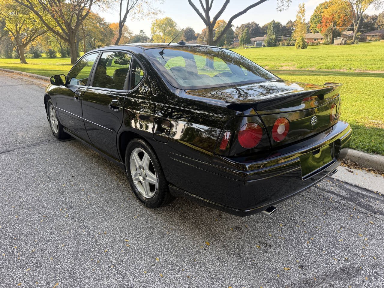 Used 2004 Chevrolet Impala SS w/ Preferred Equipment Group FWD image 3