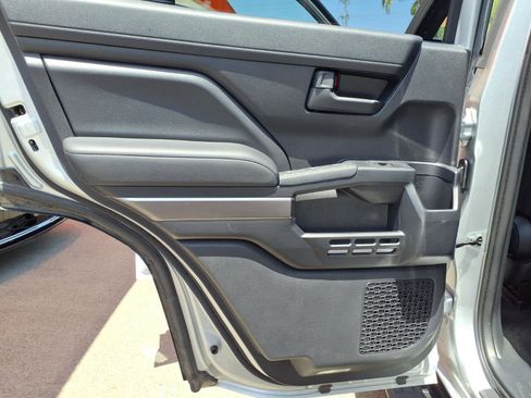 Used 2025 Toyota 4Runner SR5 AWD/4WD image 19