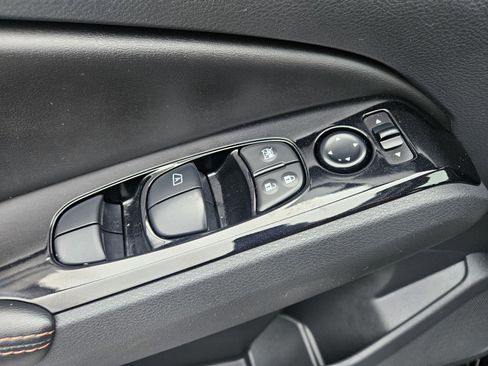 Used 2025 Nissan Altima 2.5 SR image 31