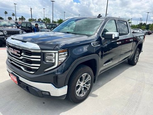 Used 2025 GMC Sierra 1500 SLT AWD/4WD image 3