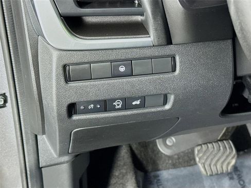Certified 2023 Nissan Rogue SV w/ SV Premium B Package FWD image 10