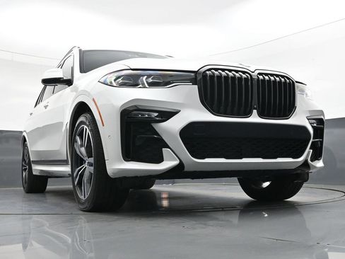 Used 2021 BMW X7 xDrive40i w/ M Sport Package AWD/4WD image 36