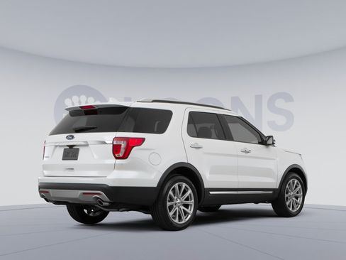 Used 2017 Ford Explorer Limited w/ Equipment Group 301A AWD/4WD image 4