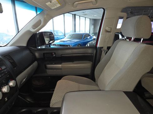 Used 2010 Toyota Tundra 4x4 CrewMax image 17