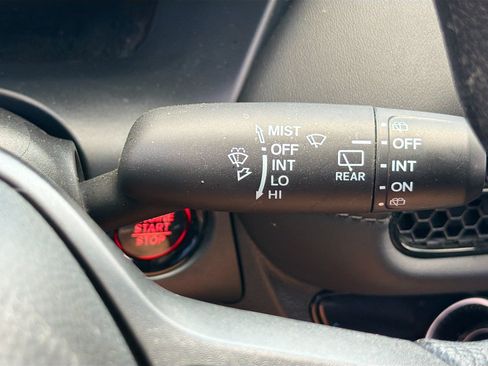 Used 2025 Honda HR-V LX image 17