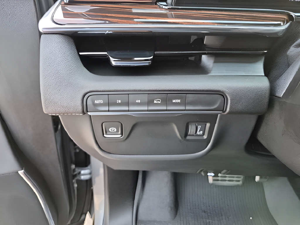 Used 2024 Cadillac Escalade ESV Premium Luxury w/ LPO, Floor Liner Package AWD/4WD image 32