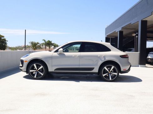 Certified 2026 Porsche Macan AWD/4WD image 2
