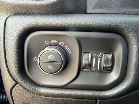 New 2026 RAM 1500 4x4 Crew Cab image 37