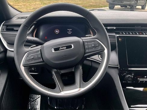 Used 2024 Jeep Grand Cherokee Laredo w/ Trailer Tow Package image 5