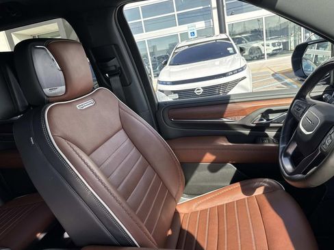 Used 2023 GMC Yukon XL Denali Ultimate image 11