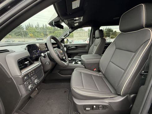 New 2025 Chevrolet Suburban Premier image 19