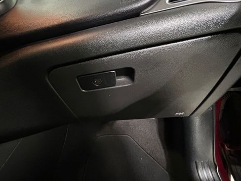 Used 2019 Jeep Cherokee Latitude w/ Popular Appearance Group FWD image 24