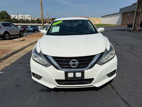 Used 2016 Nissan Altima 2.5 S w/ Power Driver Seat Package FWD image 2
