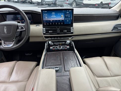Certified 2023 Lincoln Navigator Reserve AWD/4WD image 28