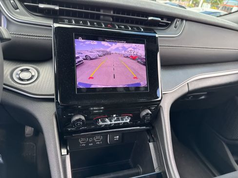 Used 2025 Jeep Grand Cherokee Laredo X RWD image 23