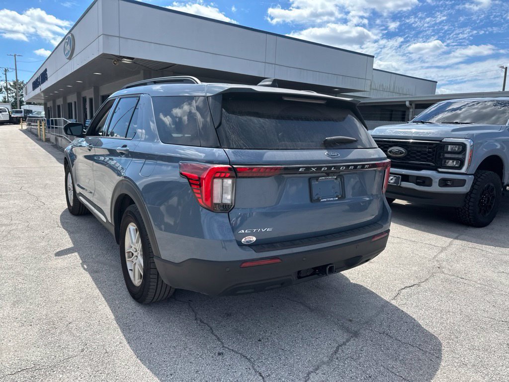 Used 2025 Ford Explorer Active RWD image 13