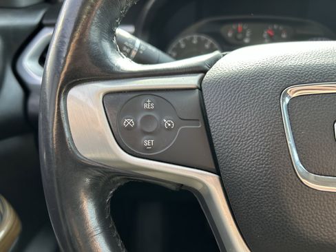 Used 2017 GMC Acadia SLE image 18