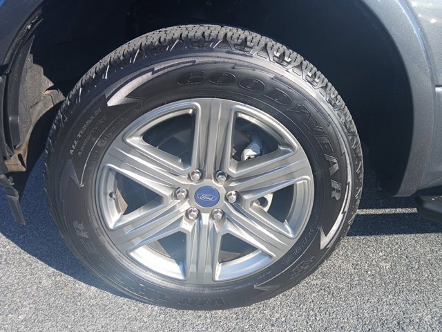 Used 2018 Ford F150 XLT w/ Equipment Group 302A Luxury AWD/4WD image 2